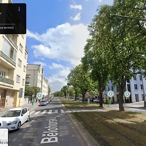 Apartment 100, Prag